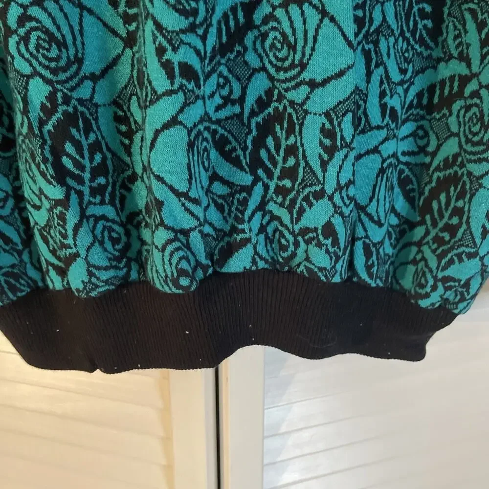 Vintage 90s Young‎ Stuff Green Floral Sweater